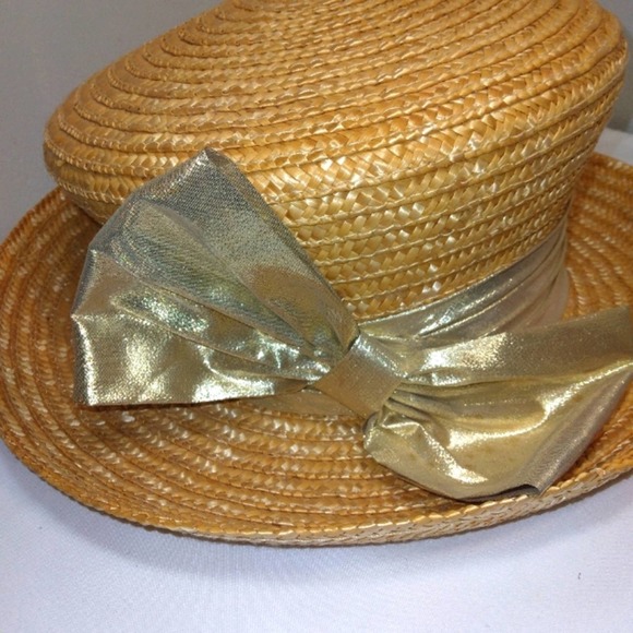 NWOT Adorable Summer 100% Straw 👒 with gold Bow accent - Picture 11 of 12